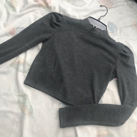 Cute Gray Crop Top with ruffled shoulders - Picture 2 of 4